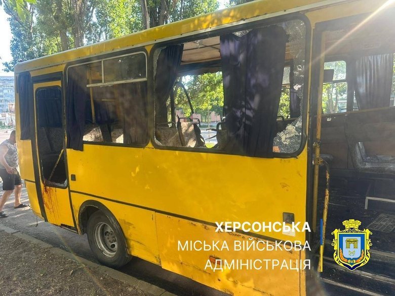 РФ атакувала маршрутку в Херсоні: є загиблі та поранені