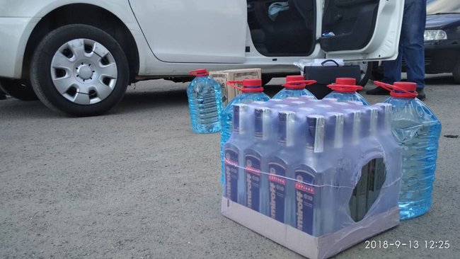 Налоговики ликвидировали на Днепропетровщине подпольный цех, производивший алкоголь под видом известных торговых марок 08