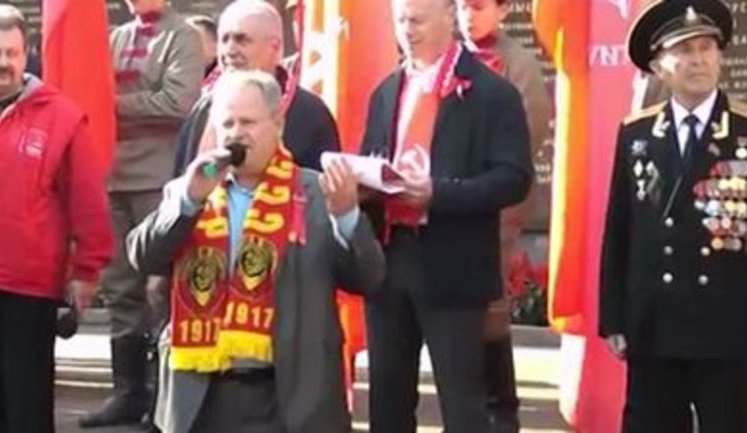 "Подло и цинично гламурные светские львицы Ленина из мавзолея вынести хотят. Мы не хотим жить в такой стране", - коммунисты оккупированного Севастополя требуют нового переворота. ВИДЕО