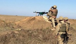 Один украинский воин получил ранения, наемники РФ 13 раз нарушили режим прекращения огня на Донбассе, - штаб ООС
