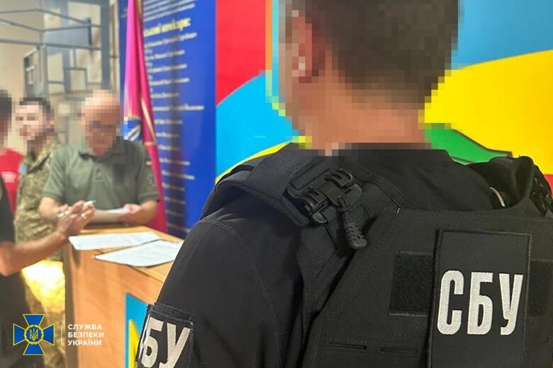 Затримали 17 організаторів схем для ухилянтів