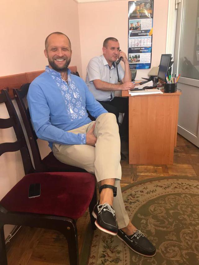 Я, як законослухняний громадянин, одягнув електронний засіб контролю, - Поляков 01 Я, як законослухняний громадянин, одягнув електронний засіб контролю, - Поляков 01