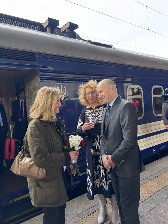 В Киев прибыла глава МИД Австрии Майнль-Райзингер