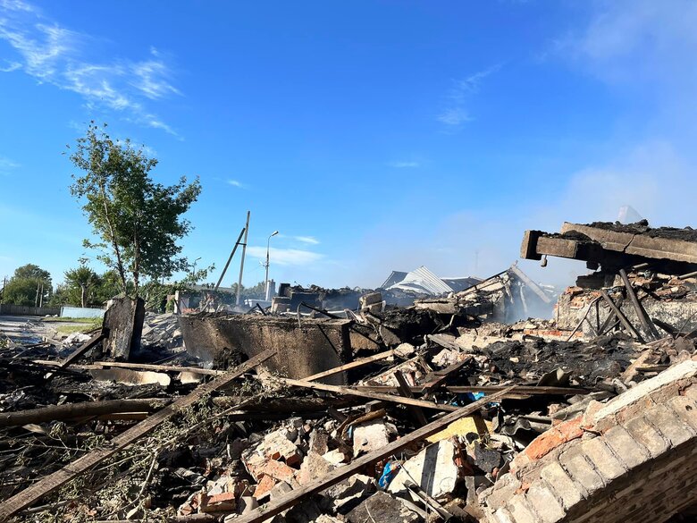 Россия выпустила 8 ракет по Краматорску. Повреждены склады гуманитарной помощи. Есть раненый в тяжелом состоянии, - мэр Гончаренко 07