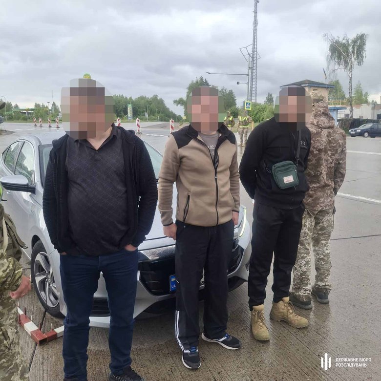 Судитимуть експоліцейського за допомогу ухилянтам