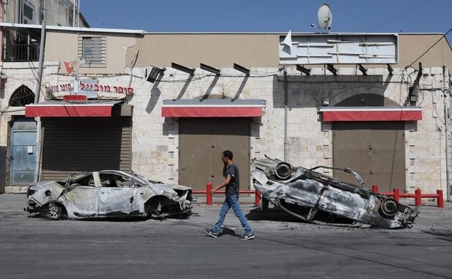 Ракетні обстріли і вуличні заворушення: кадри з Ізраїлю 49