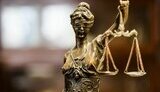 ЗМІ зʼясували, хто ще крім судді Анатолія Івченка виносив рішення на користь російського Міноборони