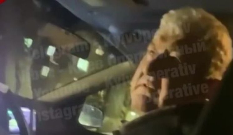 "Дружина сказала з'ясувати, хто ви такі і що ви таке. Вона працює у дуже великих связях", - пьяный муж чиновницы Минобразования за рулем KIA Sorento протаранил два автомобиля. ВИДЕО