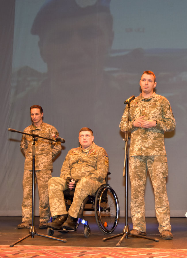 Нагородження орденом Народний Герой у Чернігові: Микола півтори години реанімував двох важкопоранених прямо на дорозі 20