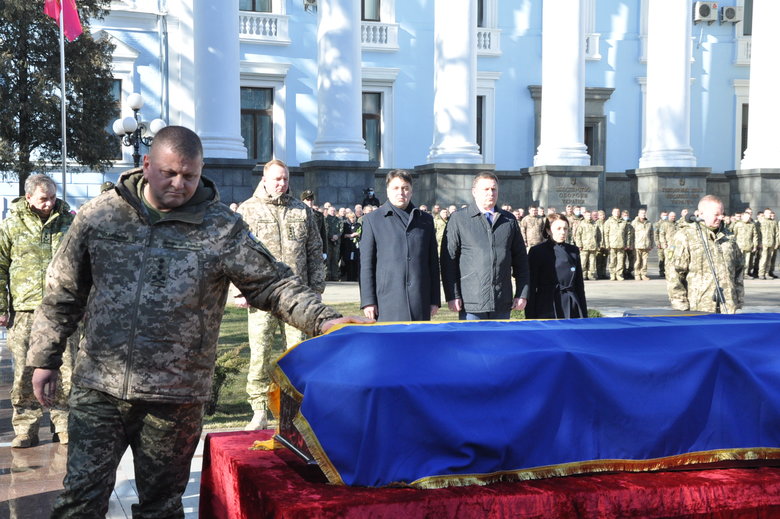 В Києві попрощалися із загиблим внаслідок російського обстрілу розвідником 30-ї ОМБр Антоном Сидоровим 28