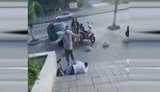 Бійка в київському супермаркеті: чоловік побив опонента купленою ковбасою. ВIДЕО