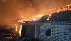 Ворожі дрони атакували Богодухів: зруйновано будинок і виникла пожежа