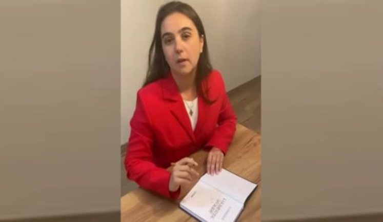 Мендель надіслала свою книгу прессекретарю Путіна Пєскову: Вам буде корисно дізнатися, що у світі існує не лише ваша точка зору. ВIДЕО