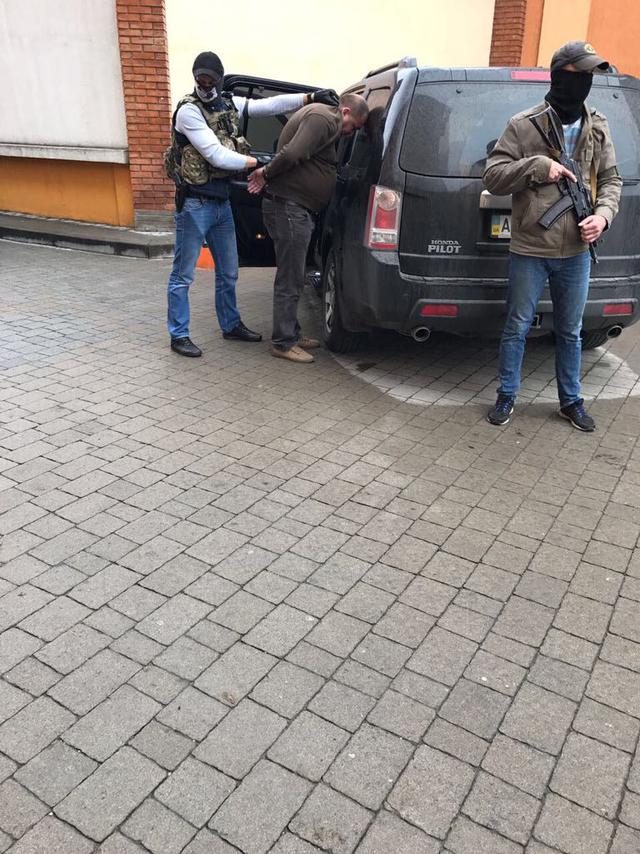 При получении миллионной взятки на Буковине задержан начальник объединенной областной налоговой инспекции, - ГПУ 01 При получении миллионной взятки на Буковине задержан начальник объединенной областной налоговой инспекции, - ГПУ 01