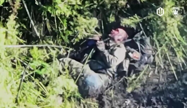 Поранений російський солдат покінчив життя самогубством пострілом у голову з автомата. ВIДЕО