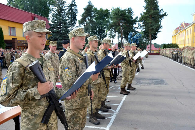 Першокурсники Національної академії сухопутних військ присягнули на вірність українському народу 07