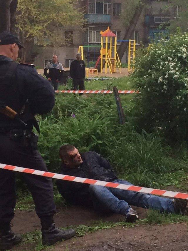 В Каменском таксисту прострелили ноги. К конфликту может быть причастен телохранитель Яроша, - СМИ 06 В Каменском таксисту прострелили ноги. К конфликту может быть причастен телохранитель Яроша, - СМИ 06