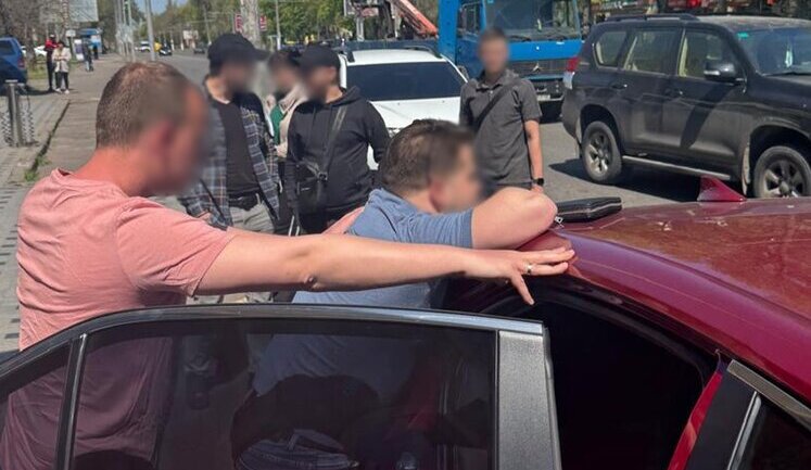 Задержан мошенник, который хвастался связями в ТЦК и за $15 тыс. обещал снять с воинского учета, - Нацполиция. ФОТОрепортаж