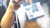 "Моя пресс-карта не работает! Сейчас сюда приедет камера. Что вы хотите? Воспитывать меня, мальчики?!", - ведущая телеканала "Прямой" Егорова - патрульным. ВИДЕО