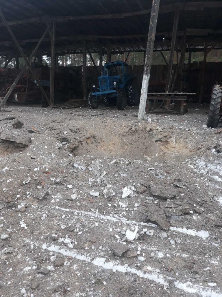 Последствия обстрела Зноб-Новгородской громады в Сумской области: разрушены мастерские аграрного лицея 03