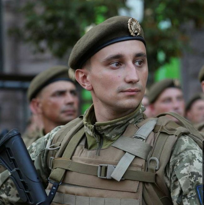 Ветеран-аеророзвідник Денис Антіпов: Ми зробили свою версію фотографії Прапор над Іодзімою. Вона розійшлася тисячами репостів. Її поширили навіть деякі американські ЗМІ 06