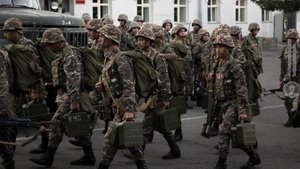 Армения привела армию в полную боевую готовность, к военным присоединились добровольцы