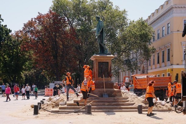Пам’ятник Дюку де Рішельє в Одесі після демонтажу захисної конструкції