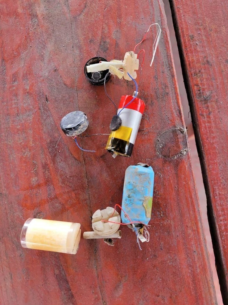 Окупанти розкидали в Маріуполі вибухівку під виглядом дитячих іграшок 01