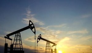 Ціни на нафту пішли вниз після несподіваного збільшення запасів пального у США