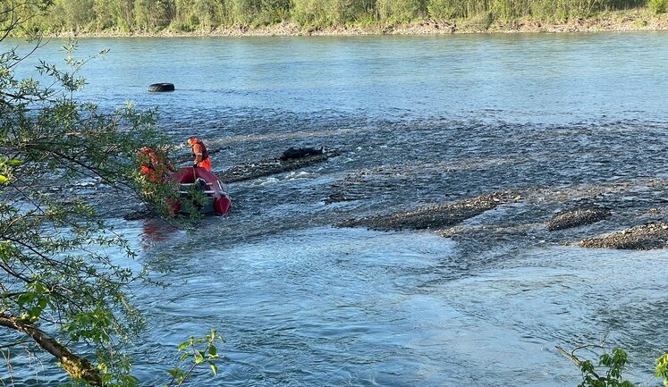 Тіла двох чоловіків виявили у Тисі, - ДПСУ. ВІДЕО+ФОТО