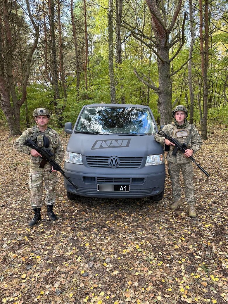 Благодійний фонд MK Foundation за жовтень передав ЗСУ 128 автомобілів 09