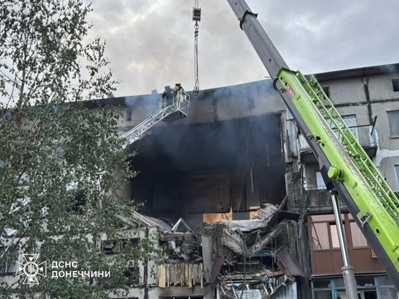 Удар РФ по п’ятиповерхівці в Білозерському 30 травня