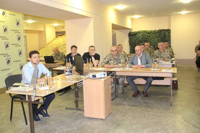 Zelenskyi visits frontline positions in Donbas 14