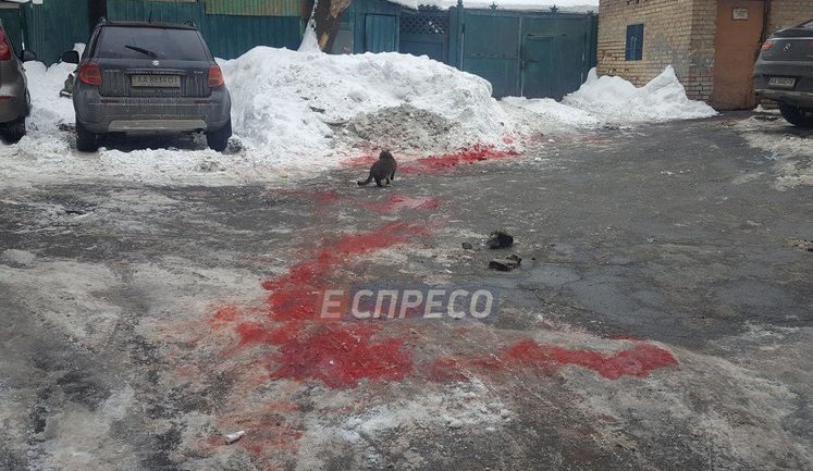 Поліція розшукує двох підозрюваних у смертельному пораненні чоловіка в центрі Києва. Фотороботи