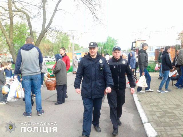 Порядок пасхальной ночью охраняли 20 тысяч полицейских 01