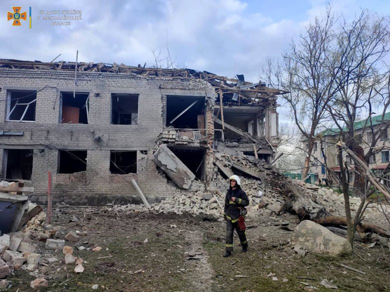 Мер Миколаєва Олександр Сєнкевич: Від початку другого етапу вони збільшили кількість обстрілів. Зараз вони обстрілюють двічі на день і двічі-тричі вночі 05 Мер Миколаєва Олександр Сєнкевич: Від початку другого етапу вони збільшили кількість обстрілів. Зараз вони обстрілюють двічі на день і двічі-тричі вночі 05