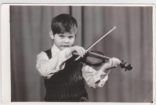 Вдова майора Дениса Лесняка Тетяна Чеснакова: Під час виходу з Дебальцевого Денис узяв виведення дивізіону на себе. Виходили вони з вимкненими фарами, за зірками 02