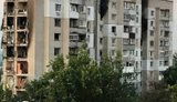 Родина з двома дітьми постраждала через удар РФ по багатоповерхівці в Херсоні