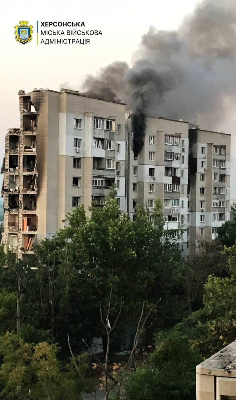 РФ скинула КАБи на багатоповерхівку в Херсоні