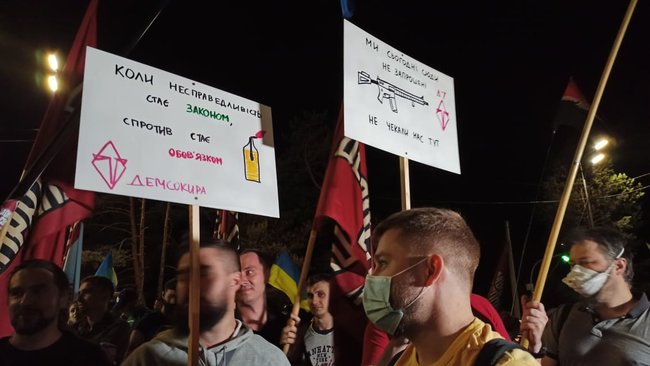 Біля дачі Зеленського в Кончі-Заспі протестують проти спроби спільної з окупантами інспекції позицій ЗСУ 11