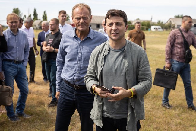 Zelenskyi, Tusk visit Stanytsia Luhanska 04