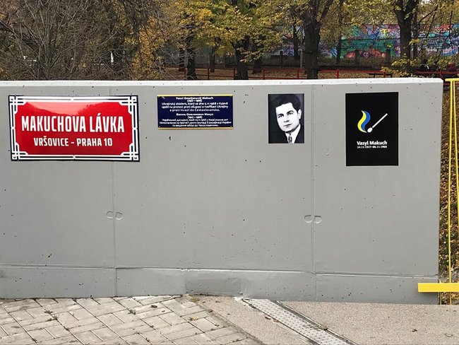 Мост в честь украинского диссидента Макуха, совершившего самосожжение против советской оккупации Украины и Чехословакии, открыт в Праге 01