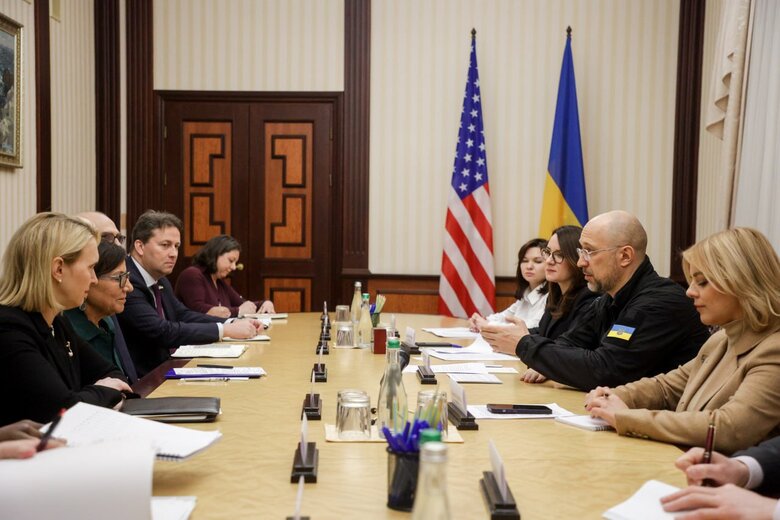 Спецпредставниця США з економічного відновлення України Пріцкер прибула до Києва 03
