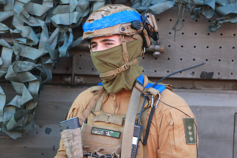 Нацгвардеец Иван Криворотько: Это был лес, но деревьев в нем не было. Были пеньки максимум в 1,5 метра, обрезанные артиллерией. И вдобавок к этому - очень много трупов, частей тел 08