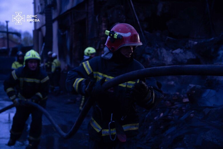 Works on the elimination of the consequences of yesterday's rocket attack on Kyiv