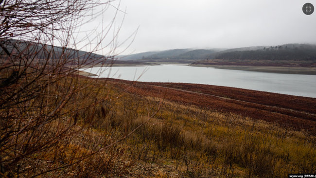 Третье по размеру водохранилище Крыма обмелело на 80% 08