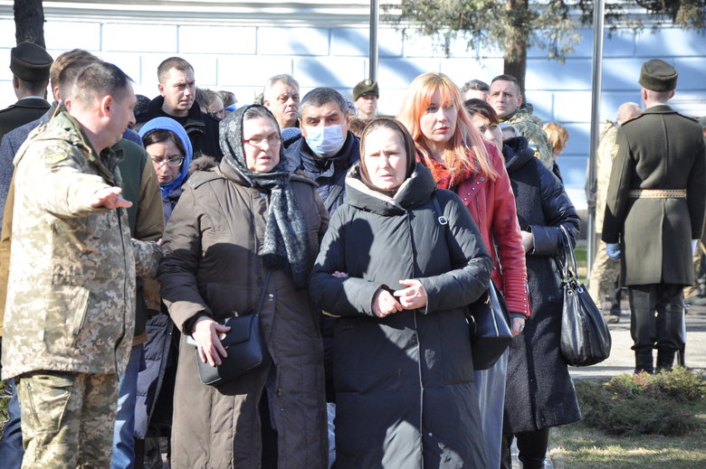 В Києві попрощалися із загиблим внаслідок російського обстрілу розвідником 30-ї ОМБр Антоном Сидоровим 05