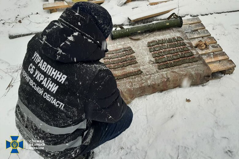 СБУ знайшла заховані арсенали окупантів у Чернігівській області 10