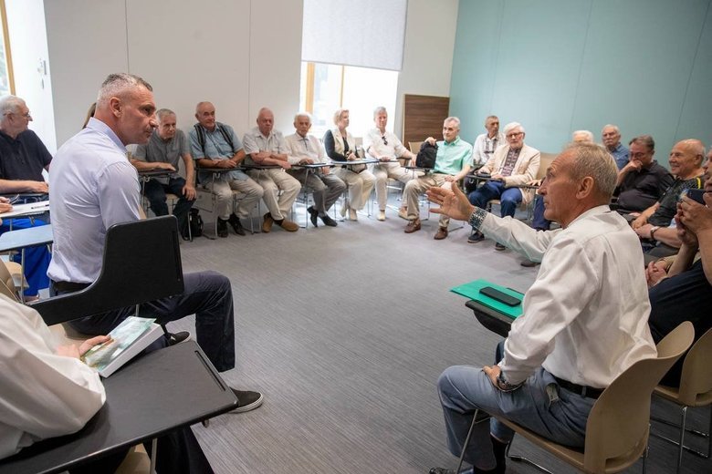 В столице отметили 36-ю годовщину первого поднятия флага Украины у здания Киевсовета
