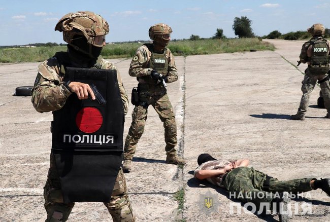 Спецподразделение КОРД Донецкой области провело учения по задержанию преступников, передвигающихся на автомобиле 05